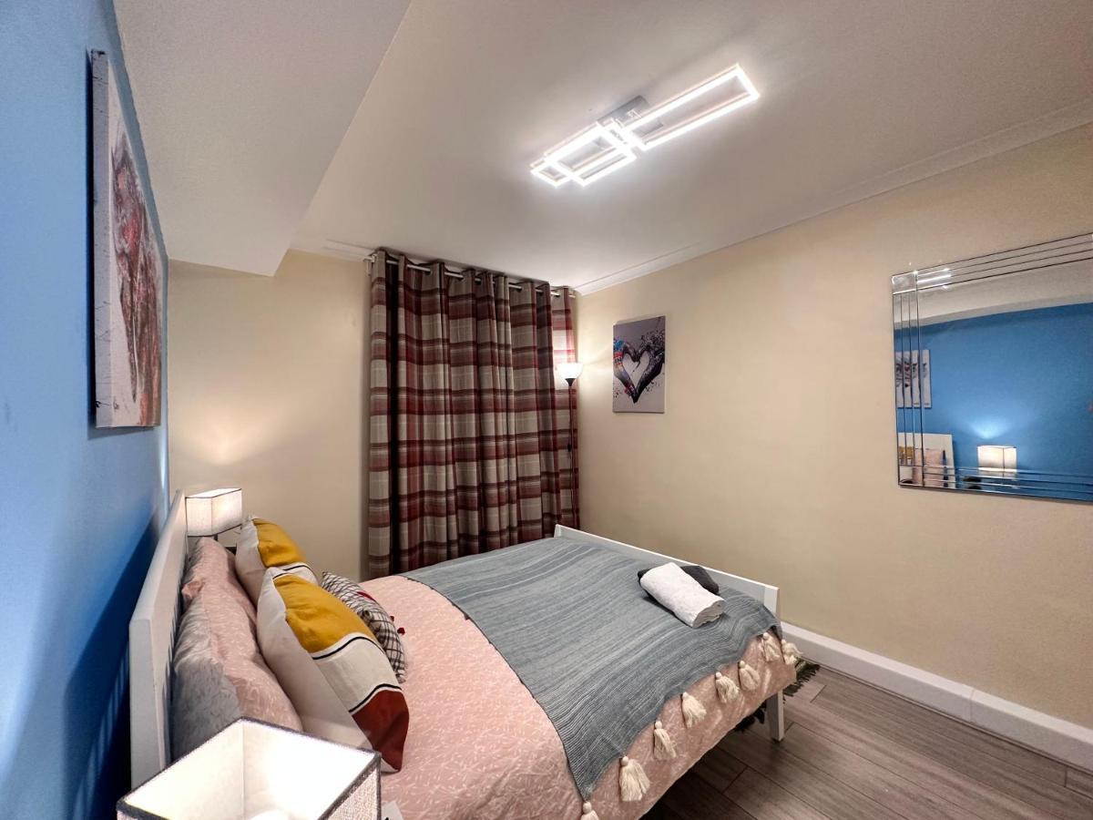 Posh 2-Bedroom, Living Room, Kitchen & 1.5 Bathroom ロンドン エクステリア 写真