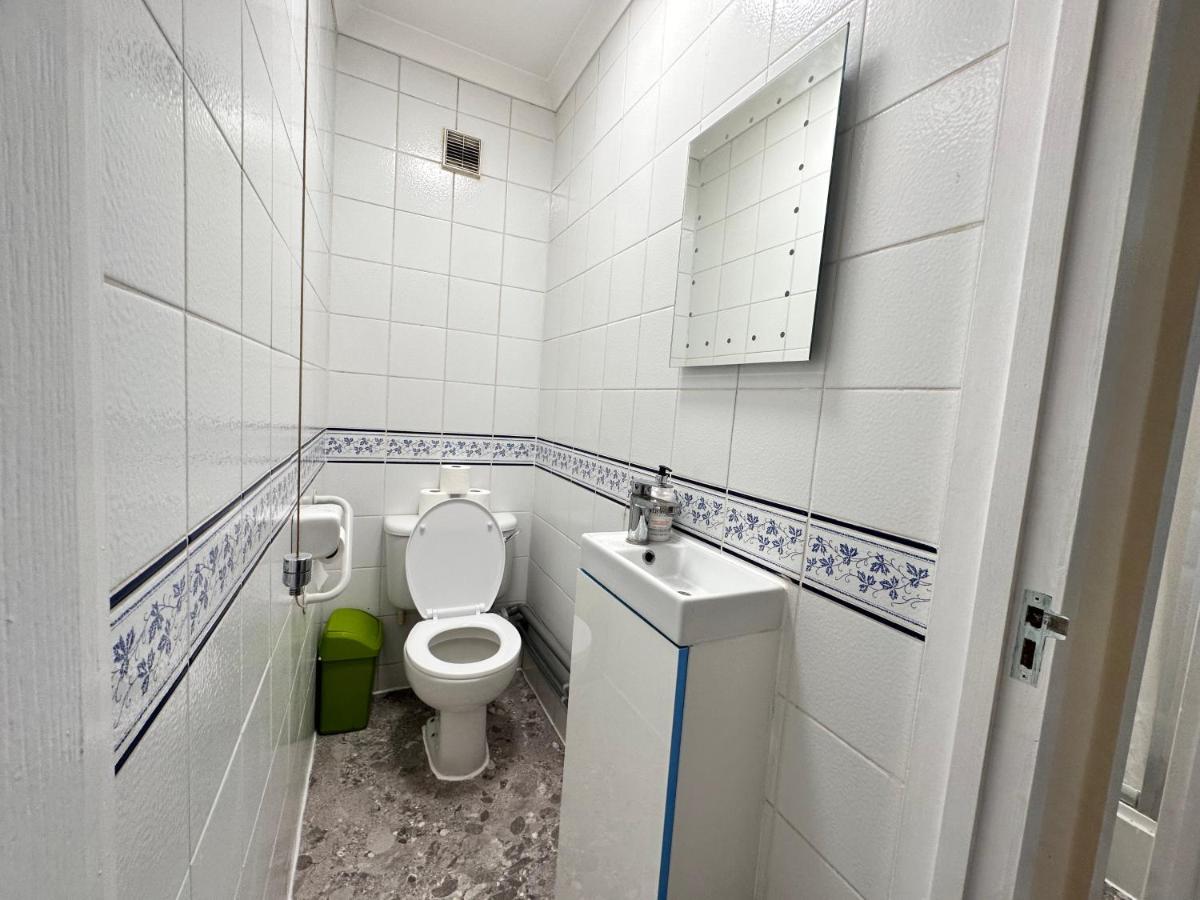 Posh 2-Bedroom, Living Room, Kitchen & 1.5 Bathroom ロンドン エクステリア 写真