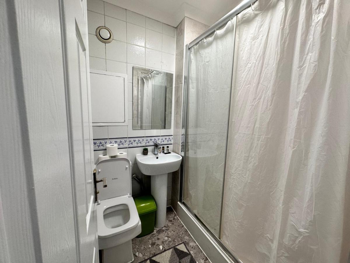 Posh 2-Bedroom, Living Room, Kitchen & 1.5 Bathroom ロンドン エクステリア 写真