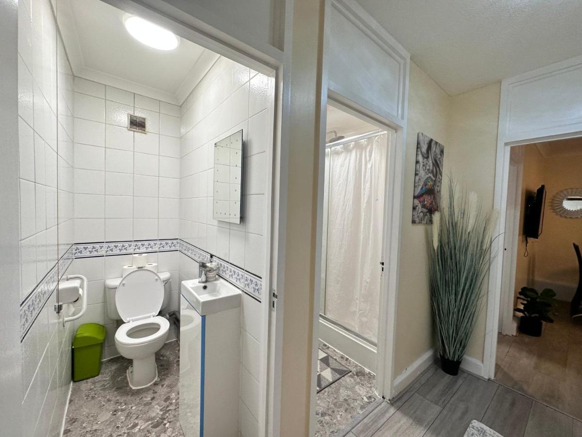 Posh 2-Bedroom, Living Room, Kitchen & 1.5 Bathroom ロンドン エクステリア 写真